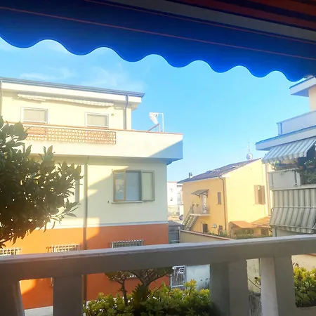 Seaside Private Parking And Air Con Apartmán